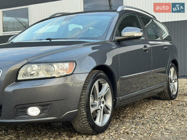 Серый Вольво В50, объемом двигателя 1.6 л и пробегом 228 тыс. км за 8950 $, фото 12 на Automoto.ua