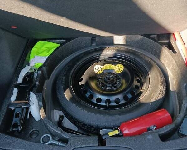 Серый Вольво В50, объемом двигателя 1.56 л и пробегом 350 тыс. км за 7200 $, фото 9 на Automoto.ua