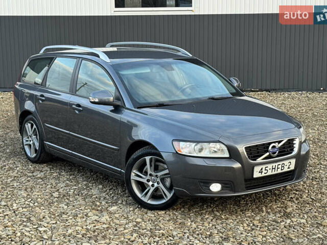 Серый Вольво В50, объемом двигателя 1.6 л и пробегом 228 тыс. км за 8950 $, фото 7 на Automoto.ua