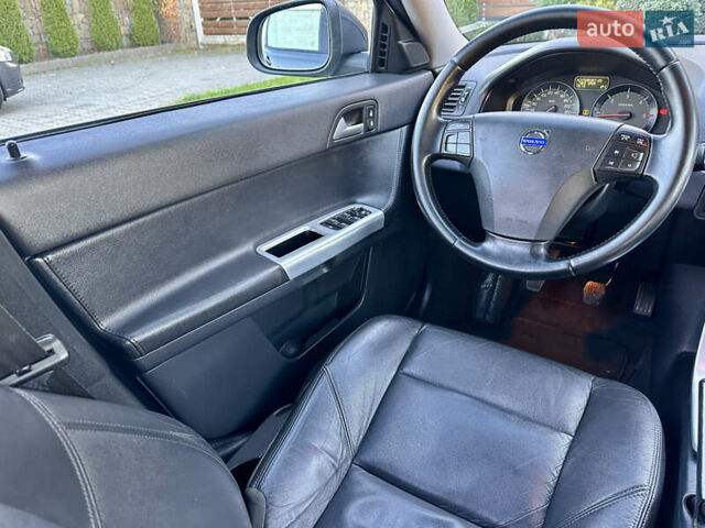 Серый Вольво В50, объемом двигателя 1.6 л и пробегом 215 тыс. км за 7499 $, фото 106 на Automoto.ua