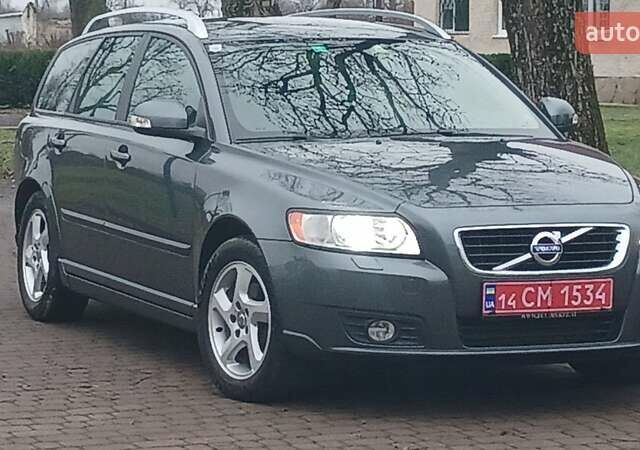 Сірий Вольво V50, об'ємом двигуна 0 л та пробігом 225 тис. км за 8750 $, фото 4 на Automoto.ua