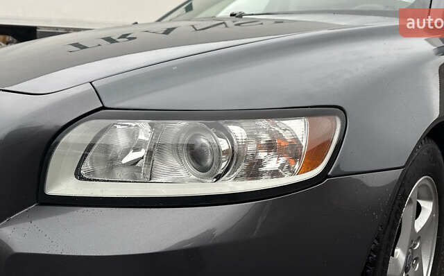 Серый Вольво В50, объемом двигателя 1.6 л и пробегом 219 тыс. км за 9700 $, фото 10 на Automoto.ua