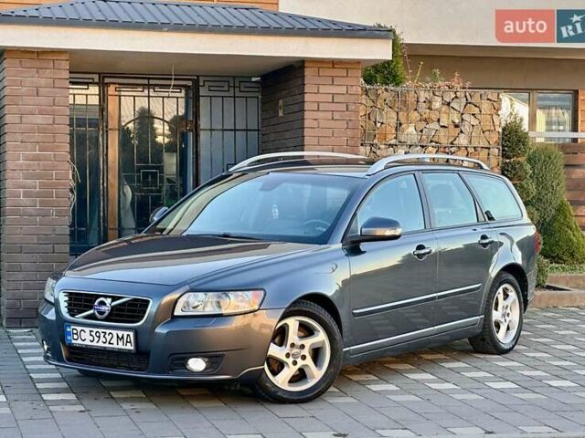 Серый Вольво В50, объемом двигателя 1.6 л и пробегом 215 тыс. км за 7499 $, фото 1 на Automoto.ua