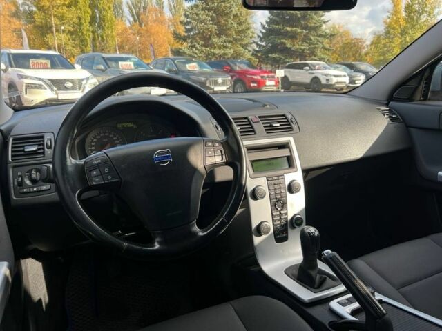 Серый Вольво В50, объемом двигателя 2 л и пробегом 250 тыс. км за 8200 $, фото 8 на Automoto.ua