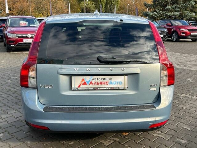 Серый Вольво В50, объемом двигателя 2 л и пробегом 250 тыс. км за 8200 $, фото 4 на Automoto.ua