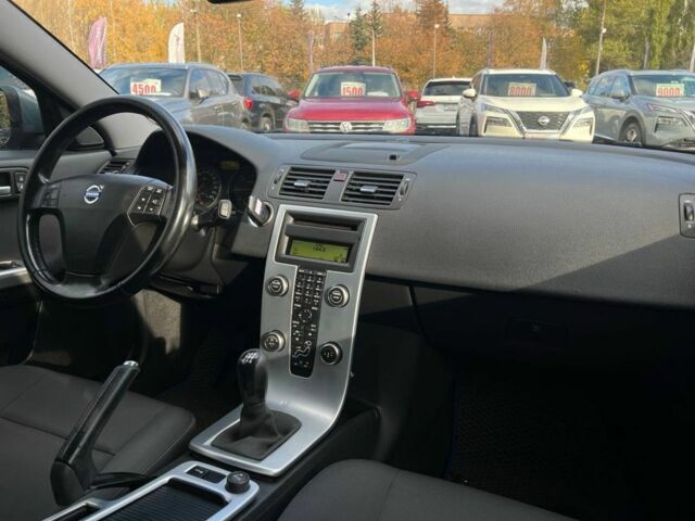 Серый Вольво В50, объемом двигателя 2 л и пробегом 250 тыс. км за 8200 $, фото 15 на Automoto.ua