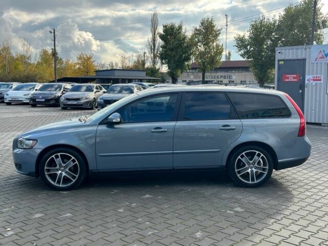 Серый Вольво В50, объемом двигателя 2 л и пробегом 250 тыс. км за 8200 $, фото 2 на Automoto.ua