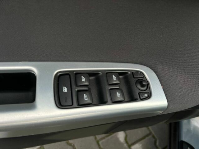 Серый Вольво В50, объемом двигателя 2 л и пробегом 250 тыс. км за 8200 $, фото 13 на Automoto.ua