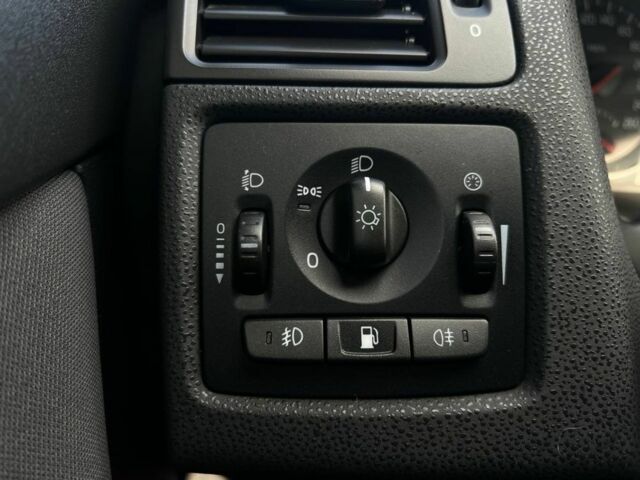 Серый Вольво В50, объемом двигателя 2 л и пробегом 250 тыс. км за 8200 $, фото 12 на Automoto.ua