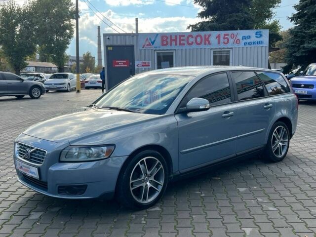 Серый Вольво В50, объемом двигателя 2 л и пробегом 250 тыс. км за 8200 $, фото 1 на Automoto.ua