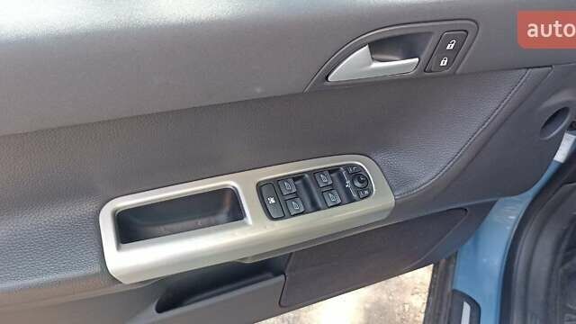 Синий Вольво В50, объемом двигателя 2 л и пробегом 381 тыс. км за 5300 $, фото 1 на Automoto.ua