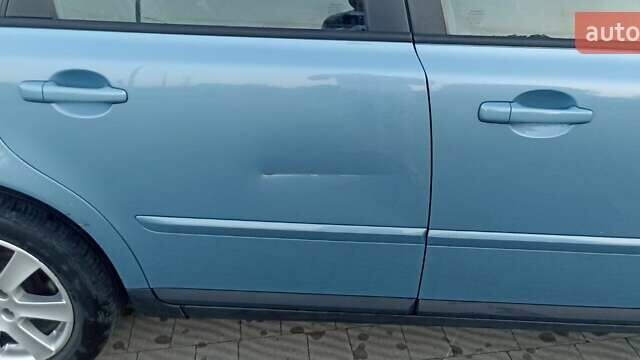 Синий Вольво В50, объемом двигателя 2 л и пробегом 381 тыс. км за 5300 $, фото 6 на Automoto.ua