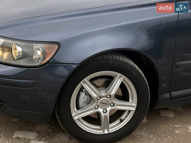 Синий Вольво В50, объемом двигателя 1.6 л и пробегом 312 тыс. км за 4800 $, фото 13 на Automoto.ua