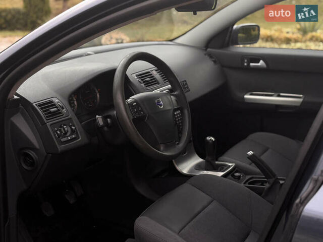 Синий Вольво В50, объемом двигателя 1.6 л и пробегом 312 тыс. км за 4800 $, фото 16 на Automoto.ua