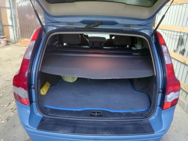 Синий Вольво В50, объемом двигателя 1.8 л и пробегом 307 тыс. км за 6300 $, фото 4 на Automoto.ua