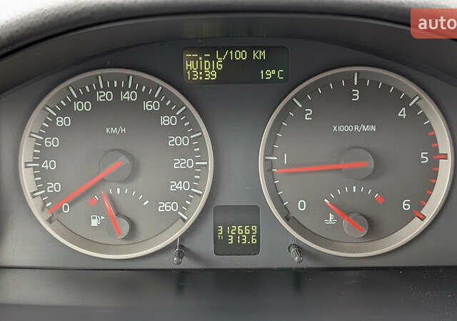 Синий Вольво В50, объемом двигателя 1.56 л и пробегом 312 тыс. км за 5200 $, фото 14 на Automoto.ua