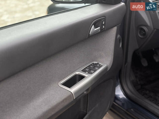 Синий Вольво В50, объемом двигателя 1.6 л и пробегом 312 тыс. км за 4800 $, фото 17 на Automoto.ua