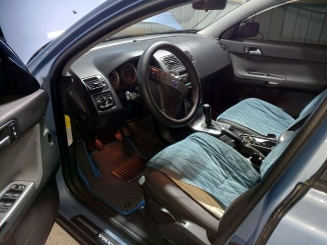 Синий Вольво В50, объемом двигателя 1.8 л и пробегом 307 тыс. км за 6300 $, фото 5 на Automoto.ua