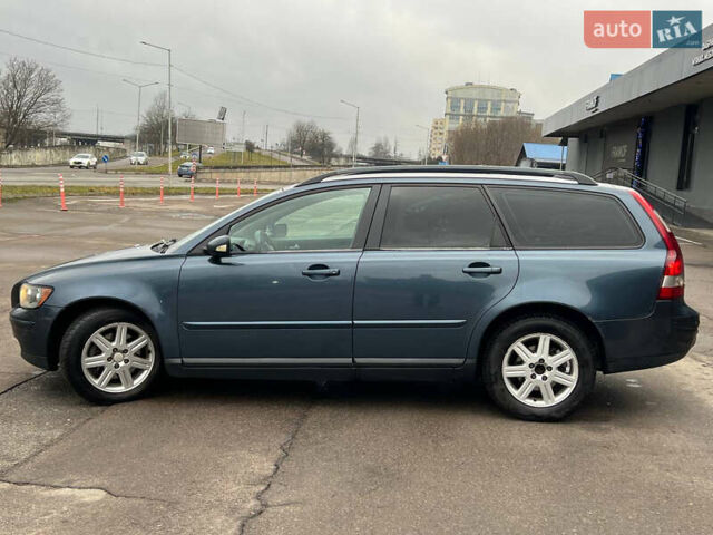 Синий Вольво В50, объемом двигателя 2 л и пробегом 250 тыс. км за 5900 $, фото 2 на Automoto.ua