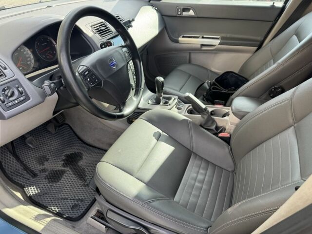 Синий Вольво В50, объемом двигателя 1.6 л и пробегом 185 тыс. км за 4300 $, фото 6 на Automoto.ua