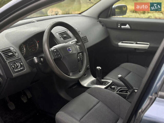 Синий Вольво В50, объемом двигателя 1.6 л и пробегом 312 тыс. км за 4800 $, фото 14 на Automoto.ua