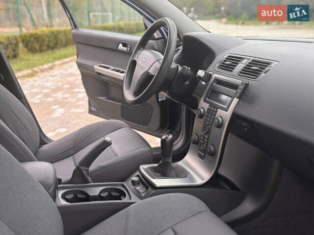 Синий Вольво В50, объемом двигателя 1.6 л и пробегом 300 тыс. км за 4550 $, фото 23 на Automoto.ua