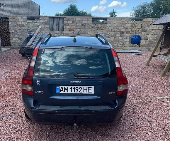 Синій Вольво V50, об'ємом двигуна 2 л та пробігом 250 тис. км за 5100 $, фото 1 на Automoto.ua