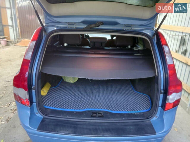 Синий Вольво В50, объемом двигателя 1.8 л и пробегом 307 тыс. км за 6300 $, фото 4 на Automoto.ua