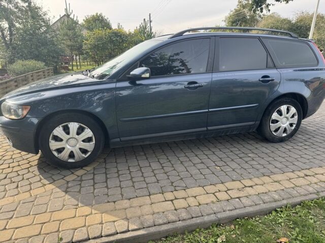 Синий Вольво В50, объемом двигателя 2 л и пробегом 285 тыс. км за 5300 $, фото 2 на Automoto.ua