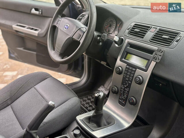 Синий Вольво В50, объемом двигателя 1.6 л и пробегом 312 тыс. км за 4800 $, фото 24 на Automoto.ua