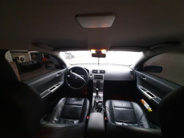 Синій Вольво V50, об'ємом двигуна 2 л та пробігом 380 тис. км за 6600 $, фото 2 на Automoto.ua