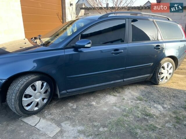 Синий Вольво В50, объемом двигателя 2 л и пробегом 290 тыс. км за 5000 $, фото 2 на Automoto.ua