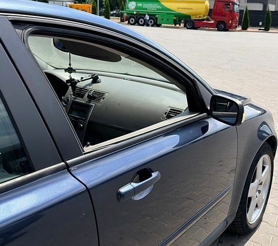 Синій Вольво V50, об'ємом двигуна 2 л та пробігом 326 тис. км за 4900 $, фото 7 на Automoto.ua