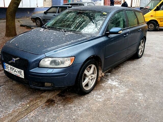 Синій Вольво V50, об'ємом двигуна 2 л та пробігом 325 тис. км за 5500 $, фото 1 на Automoto.ua