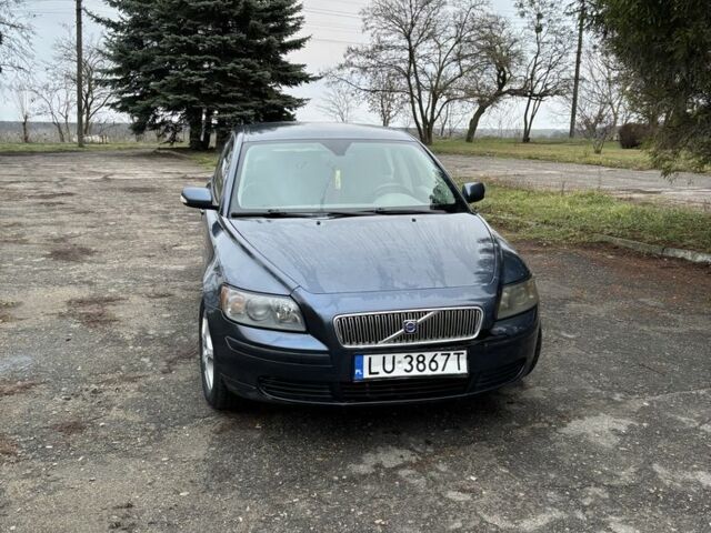 Синий Вольво В50, объемом двигателя 2 л и пробегом 300 тыс. км за 2350 $, фото 1 на Automoto.ua