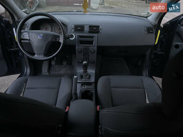 Вольво В50 2006 в Ровно на Automoto.ua Синий Вольво В50, объемом двигателя 1.8 л и пробегом 320 тыс. км за 4500 $, фото 5 на Automoto.ua