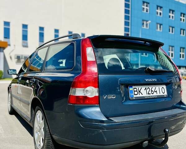 Вольво В50 2006 в Киеве на Automoto.ua Синий Вольво В50, объемом двигателя 1.8 л и пробегом 230 тыс. км за 5250 $, фото 1 на Automoto.ua