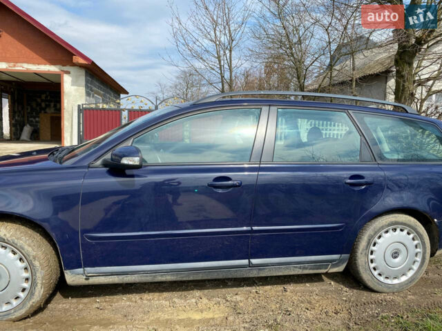 Синий Вольво В50, объемом двигателя 2 л и пробегом 311 тыс. км за 5500 $, фото 3 на Automoto.ua