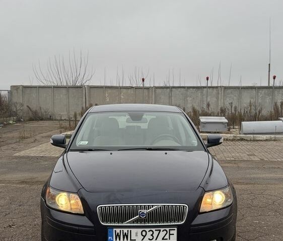 Синий Вольво В50, объемом двигателя 1.6 л и пробегом 300 тыс. км за 2850 $, фото 2 на Automoto.ua