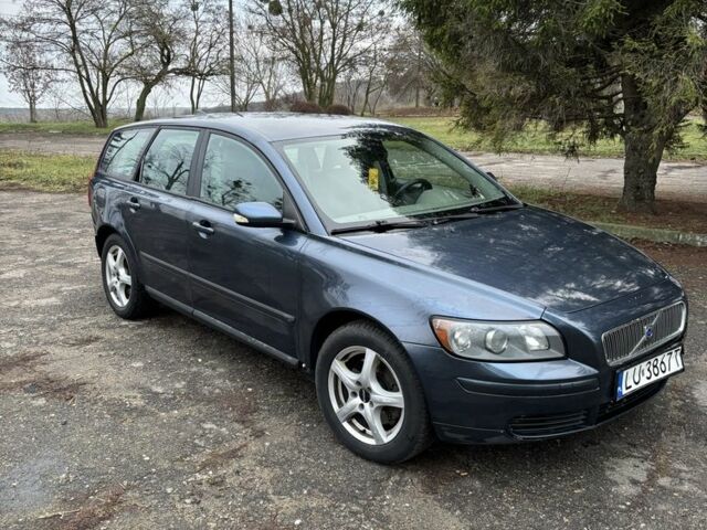 Синий Вольво В50, объемом двигателя 2 л и пробегом 300 тыс. км за 2350 $, фото 2 на Automoto.ua