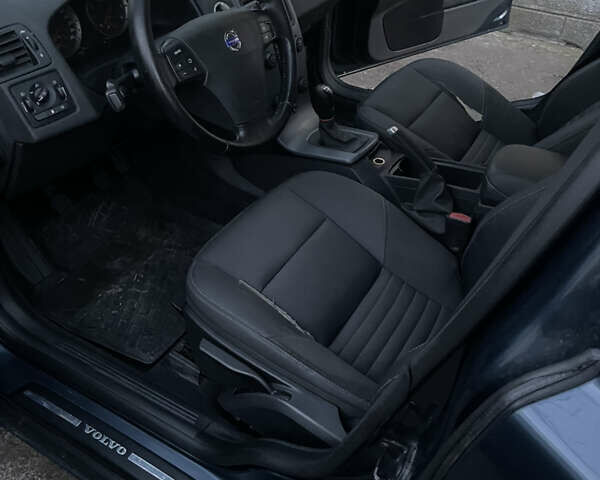 Вольво В50 2006 в Ровно на Automoto.ua Синий Вольво В50, объемом двигателя 1.8 л и пробегом 320 тыс. км за 4500 $, фото 6 на Automoto.ua