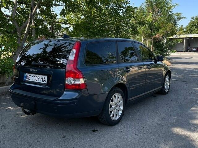Синий Вольво В50, объемом двигателя 1.8 л и пробегом 280 тыс. км за 5400 $, фото 2 на Automoto.ua