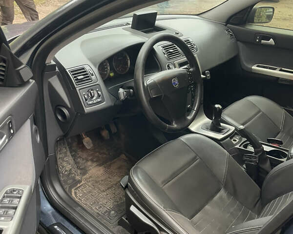 Синий Вольво В50, объемом двигателя 1.56 л и пробегом 40 тыс. км за 5250 $, фото 9 на Automoto.ua