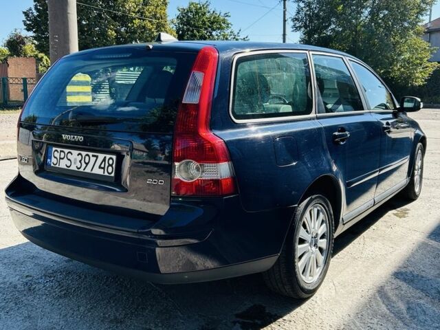 Синий Вольво В50, объемом двигателя 2 л и пробегом 326 тыс. км за 3264 $, фото 1 на Automoto.ua