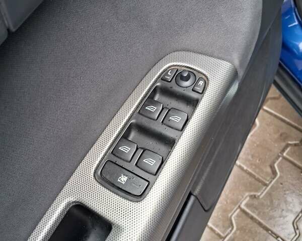 Синий Вольво В50, объемом двигателя 2.4 л и пробегом 283 тыс. км за 8700 $, фото 21 на Automoto.ua