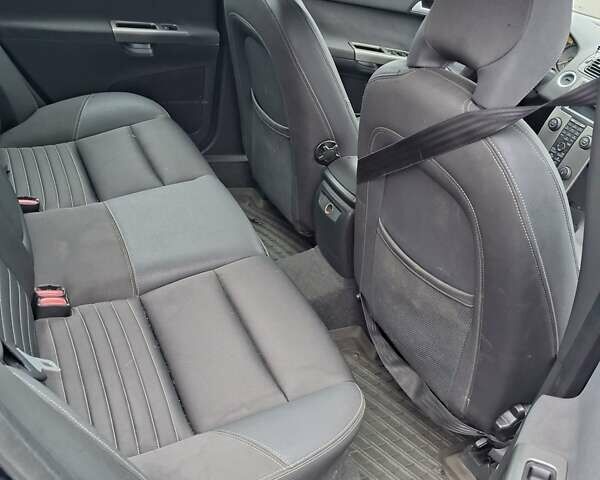 Синий Вольво В50, объемом двигателя 2.4 л и пробегом 283 тыс. км за 8700 $, фото 27 на Automoto.ua