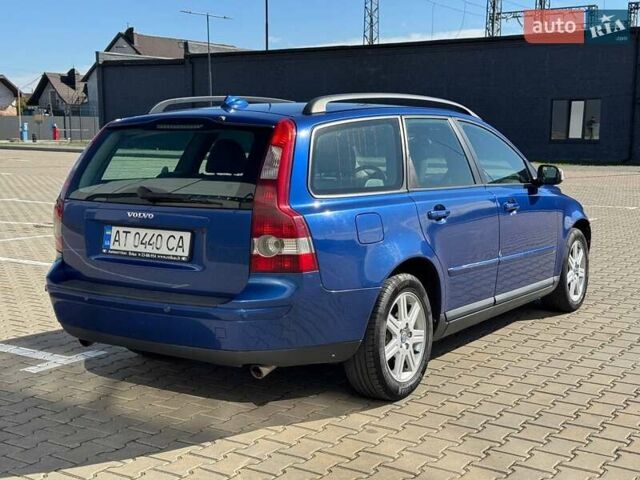 Синий Вольво В50, объемом двигателя 2.4 л и пробегом 375 тыс. км за 6700 $, фото 4 на Automoto.ua