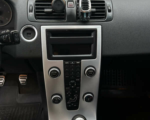 Синій Вольво V50, об'ємом двигуна 2 л та пробігом 344 тис. км за 7499 $, фото 22 на Automoto.ua