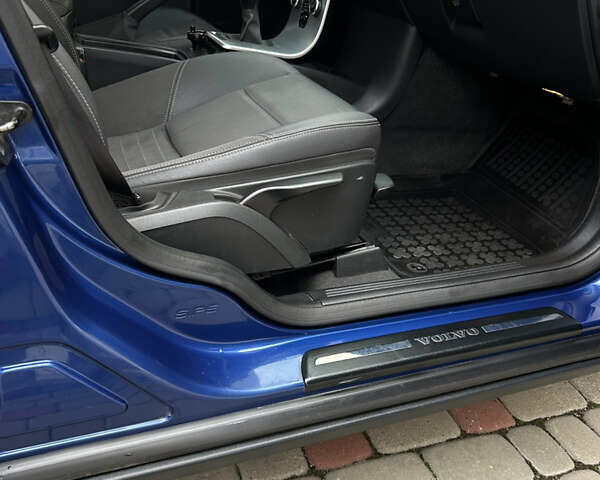 Синій Вольво V50, об'ємом двигуна 2 л та пробігом 344 тис. км за 7499 $, фото 28 на Automoto.ua