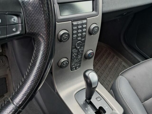 Синий Вольво В50, объемом двигателя 2.4 л и пробегом 283 тыс. км за 6950 $, фото 4 на Automoto.ua